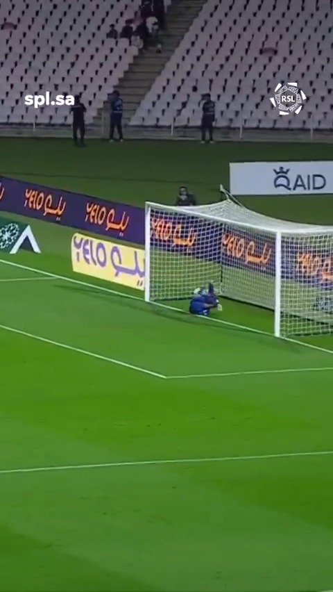 🎬 بلقطة سينمائية.. العويشير يطير ويبعد الكرة 🧤🇸🇦 #دوري_روشن_السعودي | #أسبوع_الأساطير | #الوحدة_الاتفاق
