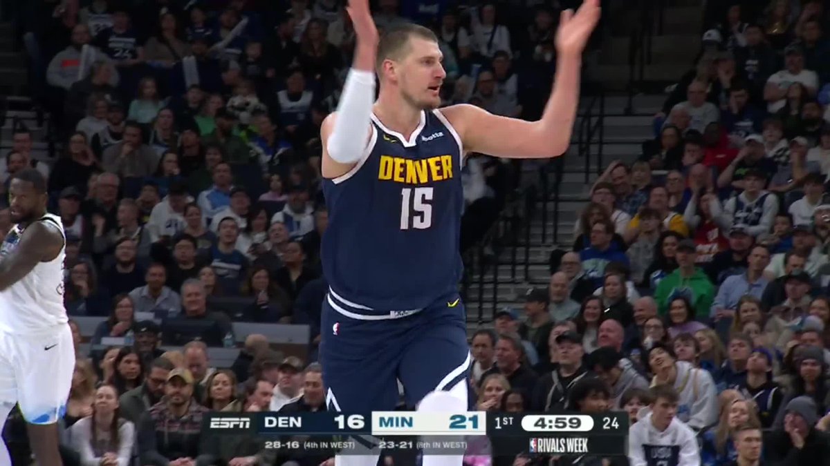 Jokić off to a hot start in the first: ♨️ 13 PTS ♨️ 6-7 FG ♨️ 4 AST