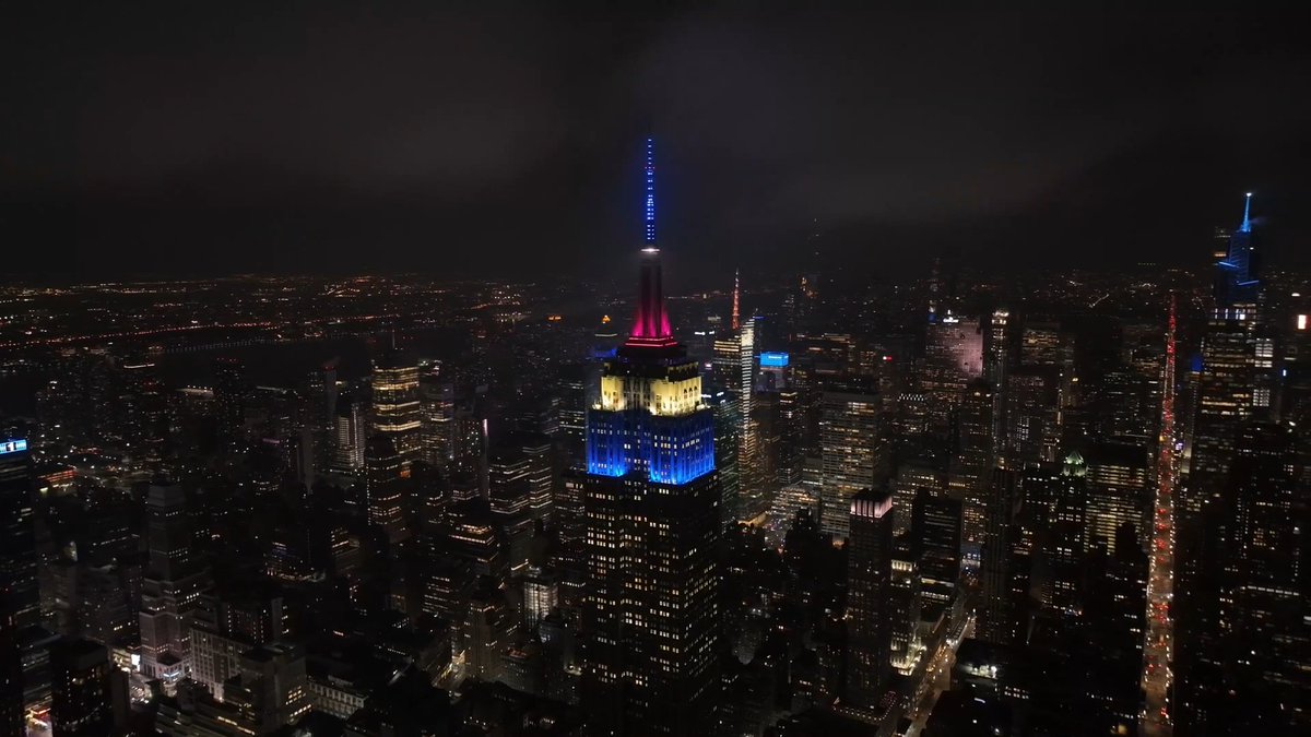 Shining tonight in navy, white, and red with a #15 rotating in the mast in honor of Vince Carter's jersey retirement Brooklyn Nets Vince Carter Text CONNECT to 274-16 to get alerts on our Lights! Watch tonight's lighting here: