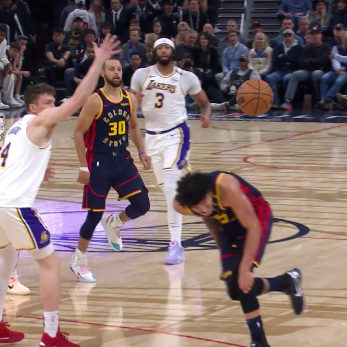 "This is a head-down play." Mike Breen is a treasure 😂