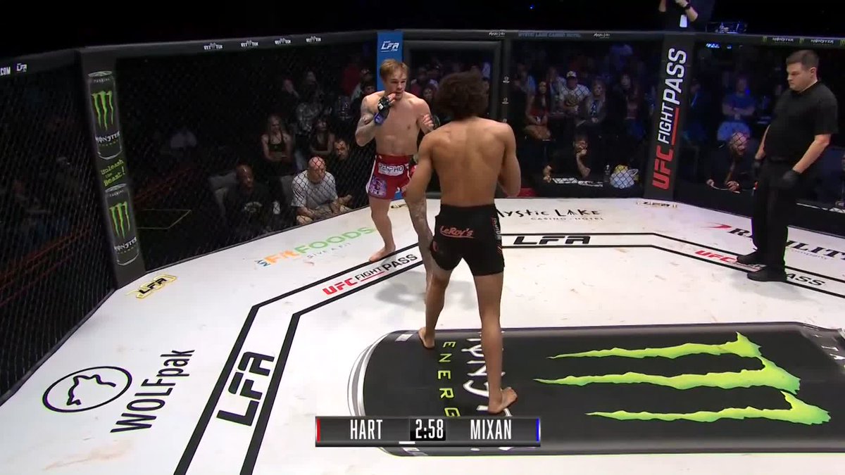Chris Mixan sniped him 🎯 He moves to 6-1 at #LFA200