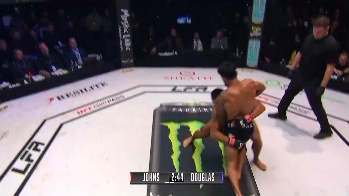LERRYAN DOUGLAS IS THE UNDISPUTED LFA FEATHERWEIGHT CHAMPION ๐ #LFA200