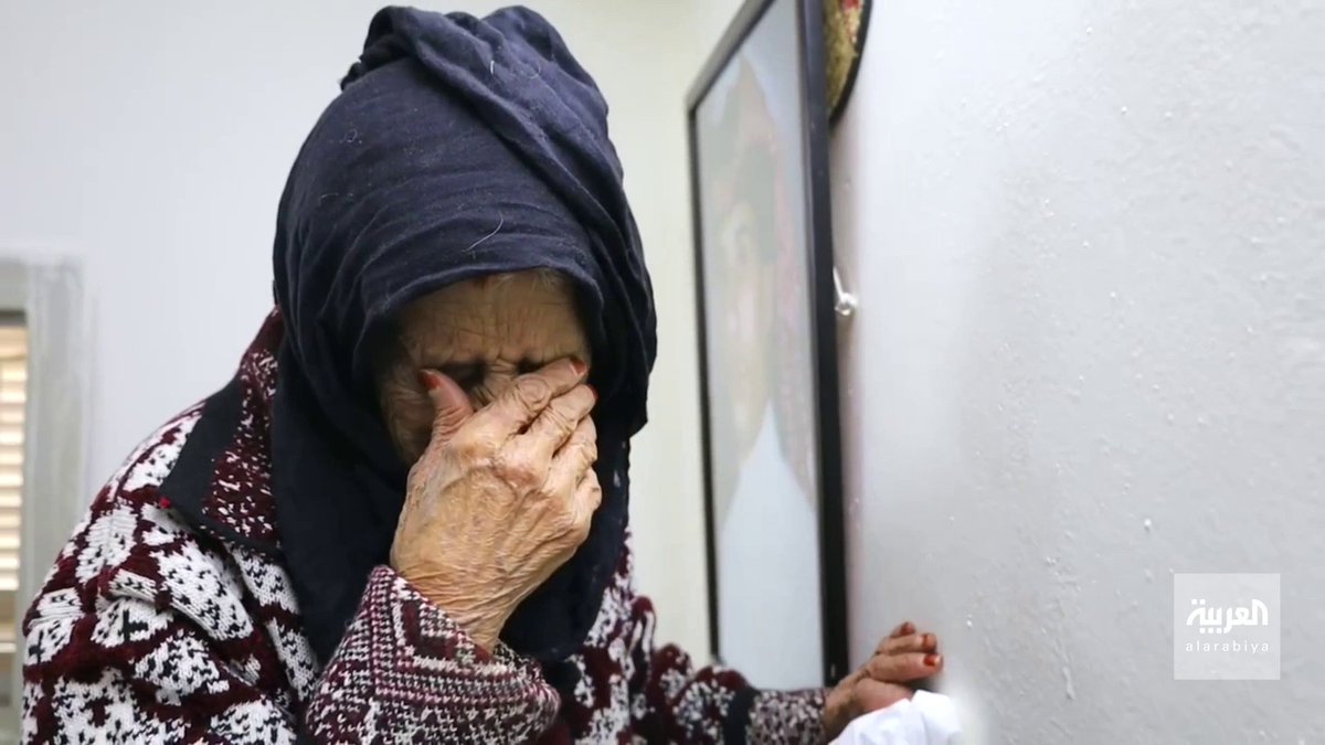 توفيت أمس هذه المسنة عليها رحمة الله، توفيت وهي تبكي ابنها الوحيد الذي توفي قبل 35 سنة، وطوال هذه المدة تقبّل صورته، أسأل الله أن يسكنها فسيح جناته
