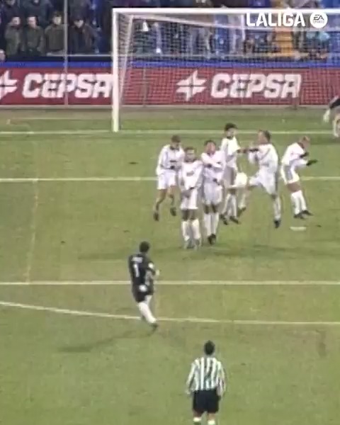 ๐ฏ% ๐๐ ๐๐๐ฅ๐๐ฆ๐ ๐. ๐๐๐ฏ #TalDรญaComoHoy hace 2โฃ5โฃ aรฑos, el mรญtico Toni Prats marcaba un gol de falta con el Real Betis Balompiรฉ ๐ด๐ en #LALIGAEASPORTS. #LALIGAHistory