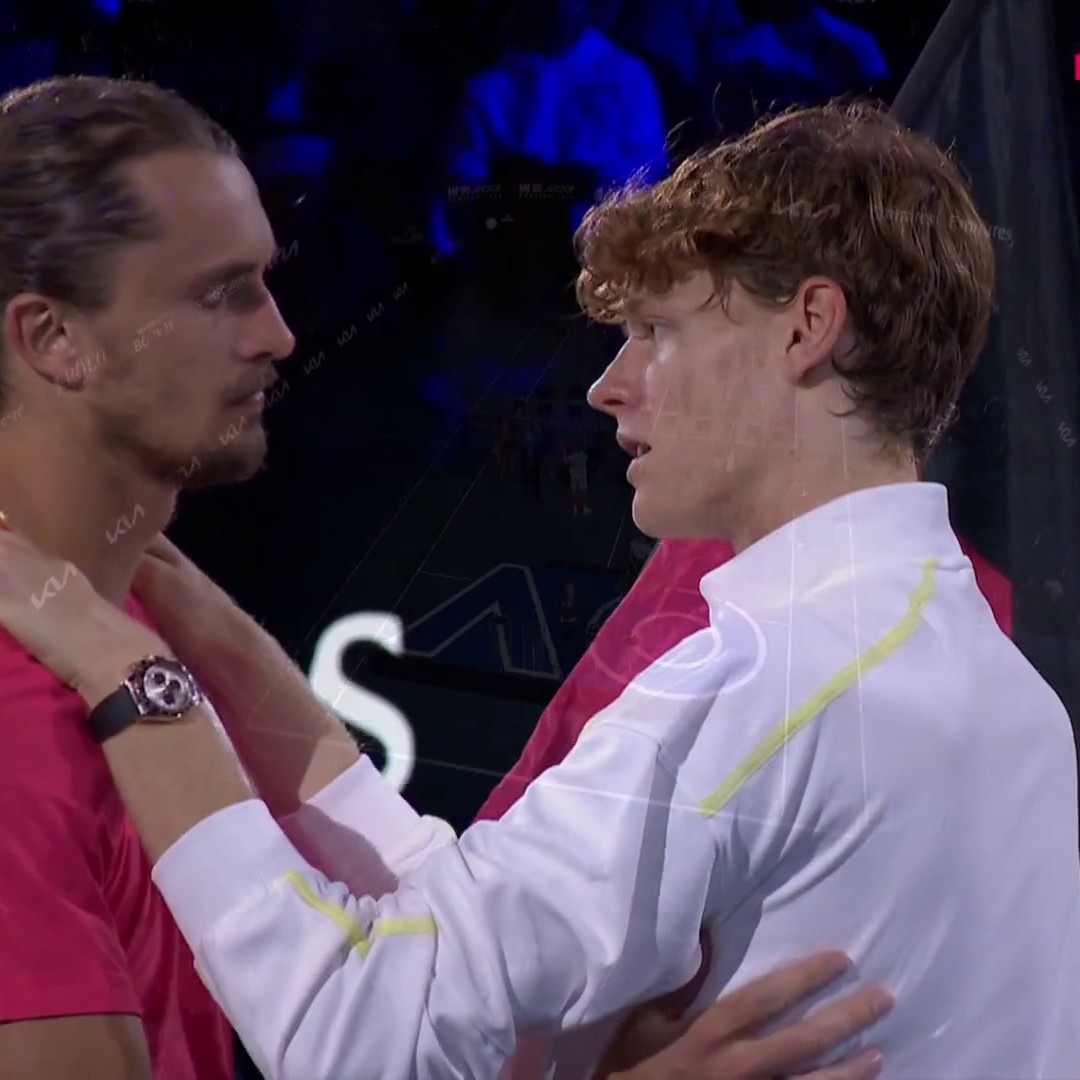 🥹 La 𝐛𝐞𝐥𝐥𝐞 𝐢𝐦𝐚𝐠𝐞 : quand Sinner réconforte Zverev ❤️ #AusOpen