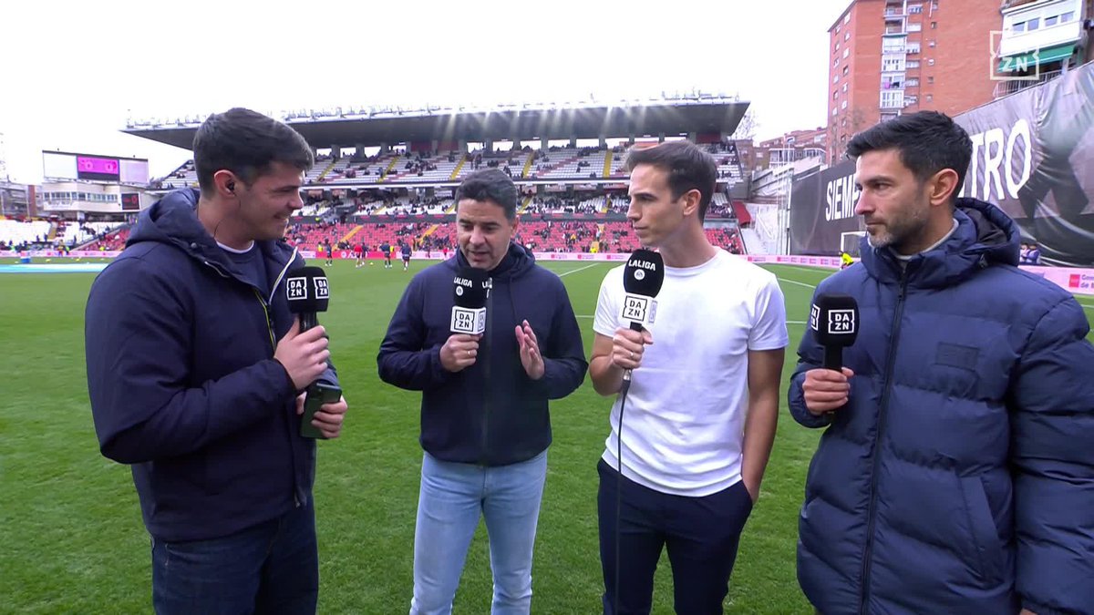 Respeto y admiración mutuos 🤩 Qué absoluto lujo tener a Miguel Ángel Sánchez e Íñigo Pérez juntos antes de enfrentarse en Vallecas 👏 #LALIGAenDAZN ⚽️