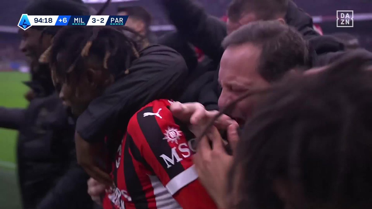 ¿Qué es una remontada épica? ESTO, SEÑORAS Y SEÑORES, ES UNA REMONTADA ÉPICA. El Milan perdía 1-2... ¡Y marcaron en el 92' y 95'! ¡LOCURA EN SAN SIRO! 💥💥💥💥💥 #SerieAenDAZN 🇮🇹