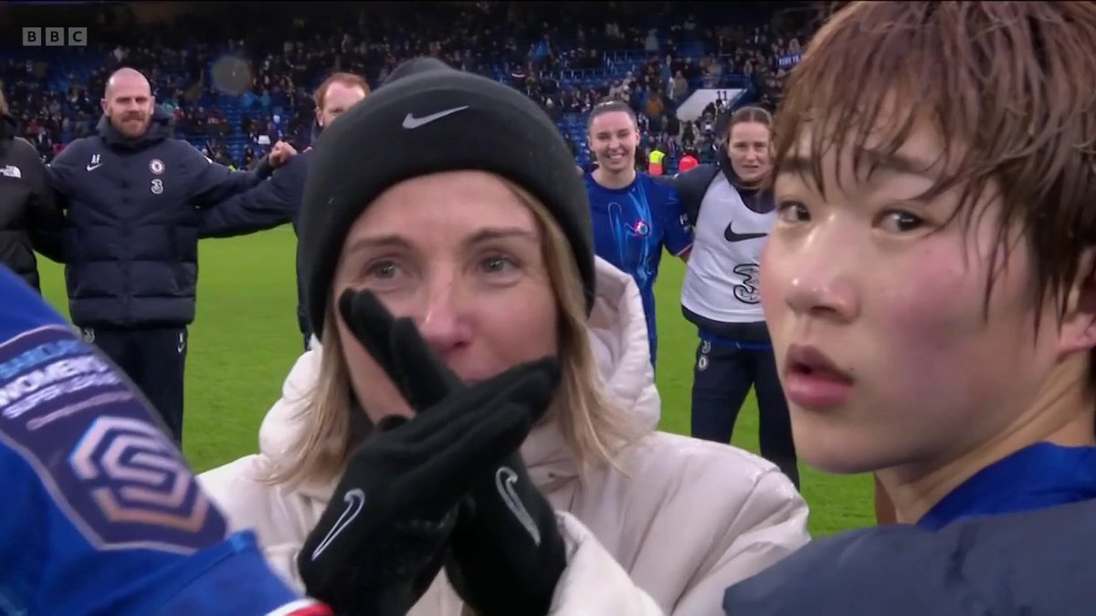 No cameras please 🙅‍♀️😅 #BBCFootball #WSL #CHEARS
