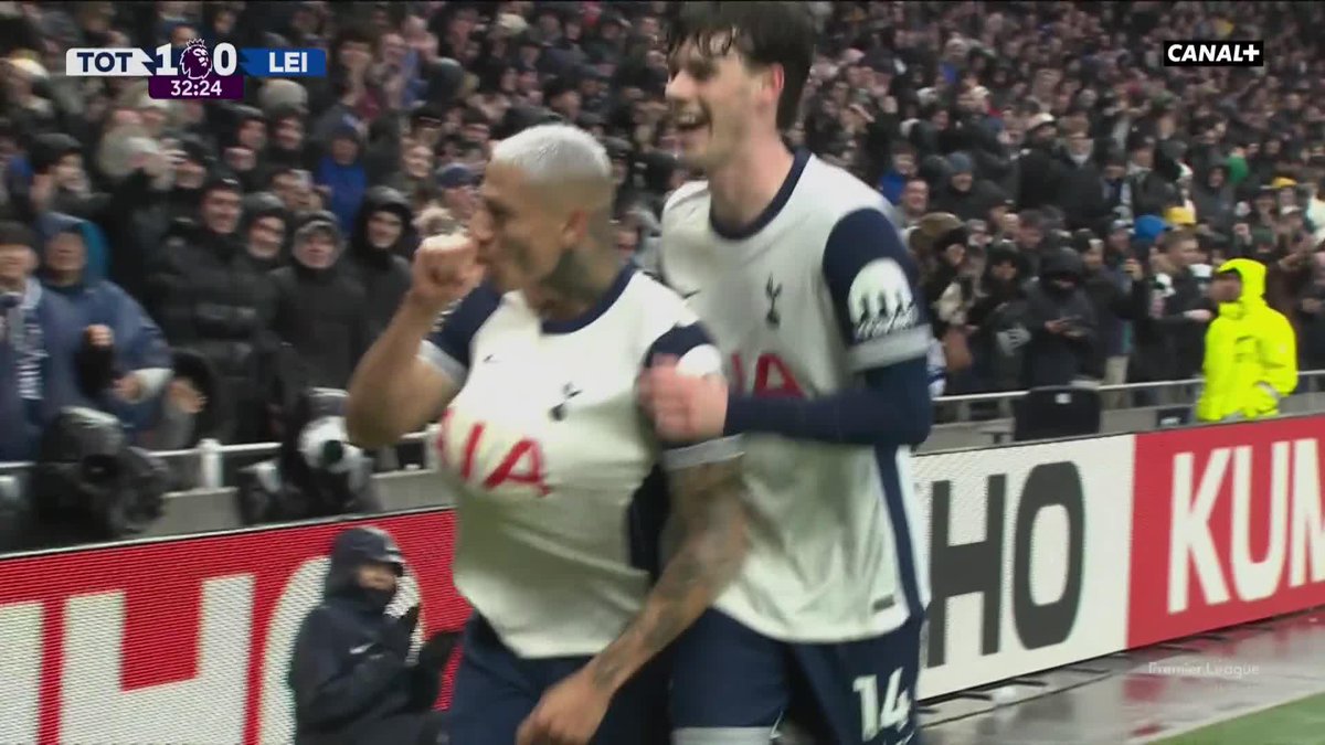 Richarlison 🇧🇷 marque encore ! ⚽️ Le Brésilien profite de l’absence de Solanke pour faire mouche et semble annoncer une bonne nouvelle avec sa célébration. 🫃😁 🎥 CANAL+ Foot