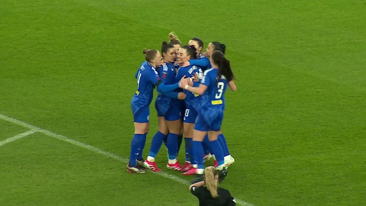 On the volley ✨ Janice Cayman sweeps the ball into the back of the net 🧹 LCFC Women #BarclaysWSL