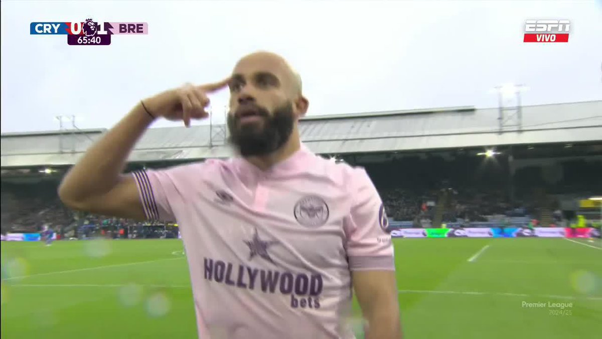 JAJAJA, Yoane Wissa FESTEJANDO EL PENAL ANTES de la ejecución de su compañero Mbeumo contra Crystal Palace, es sensacional. El verdadero ‘le tengo una fe ciega’. 😅🏴