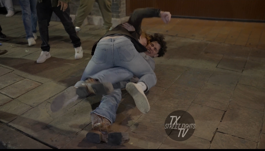 Fight Breaks out Downtown Austin Texas 1-24-2025 #fight #fights #streetfight #6thstreet #brawl