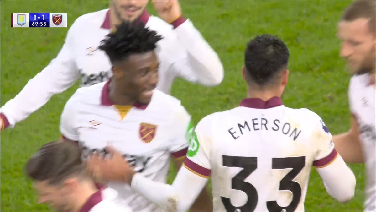 Emerson powers a header past Martinez to equalise for West Ham! ⚒️