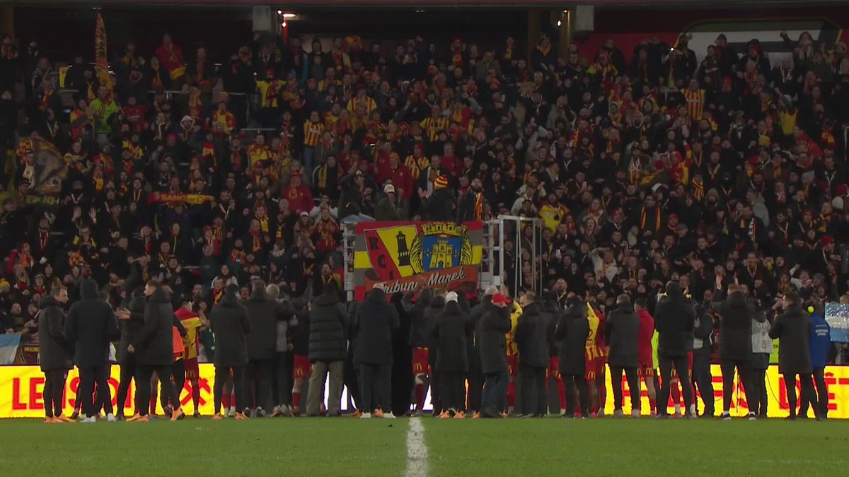 🔥 | La communion entre les joueurs lensois et leurs supporters ! 💪✨ #RCLSCO