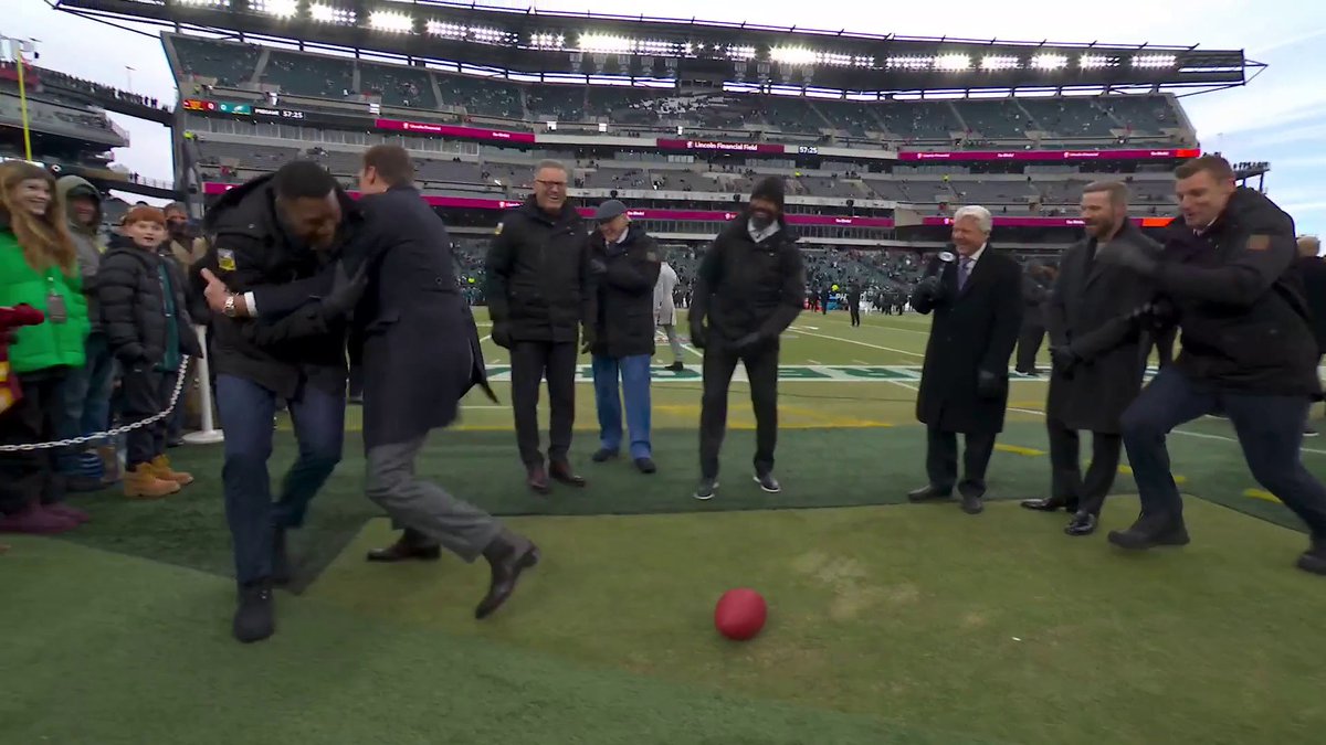 What is going on? 😂 Tom Brady, Rob Gronkowski, and Michael Strahan can't help themselves when they step back on the gridiron 🤣
