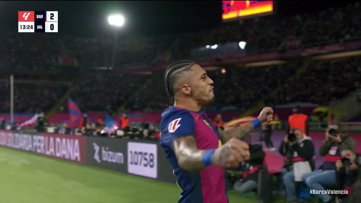 RAPHINHA MAKES IT 3-0!! BARCELONA ARE RUNNING RIOT ALREADY!