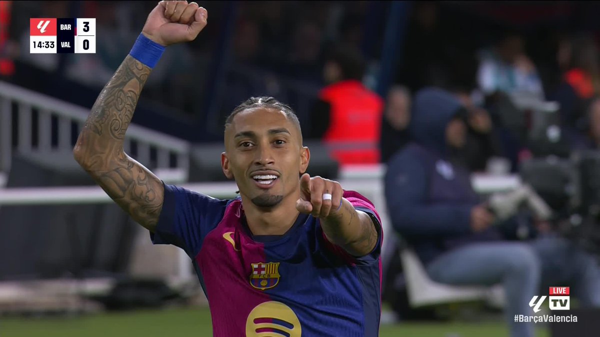 Barcelona are on fire! 🔥 Raphinha nets his side's third goal against Valencia after just thirteen minutes 🔵🔴