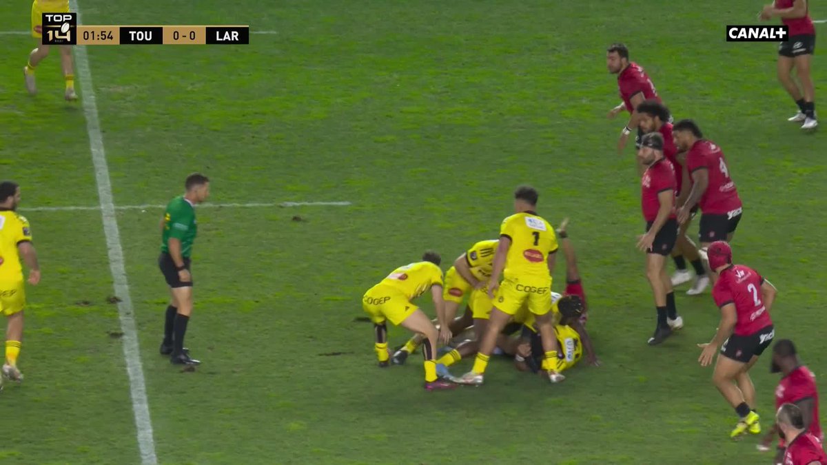 LA ROCHELLE COMMENCE FORT 💥 L'entame parfaite du Stade Rochelais qui inscrit le premier essai de la rencontre par l'intermédiaire de son jeune ailier Bosmorin 🙌 #RCTSR