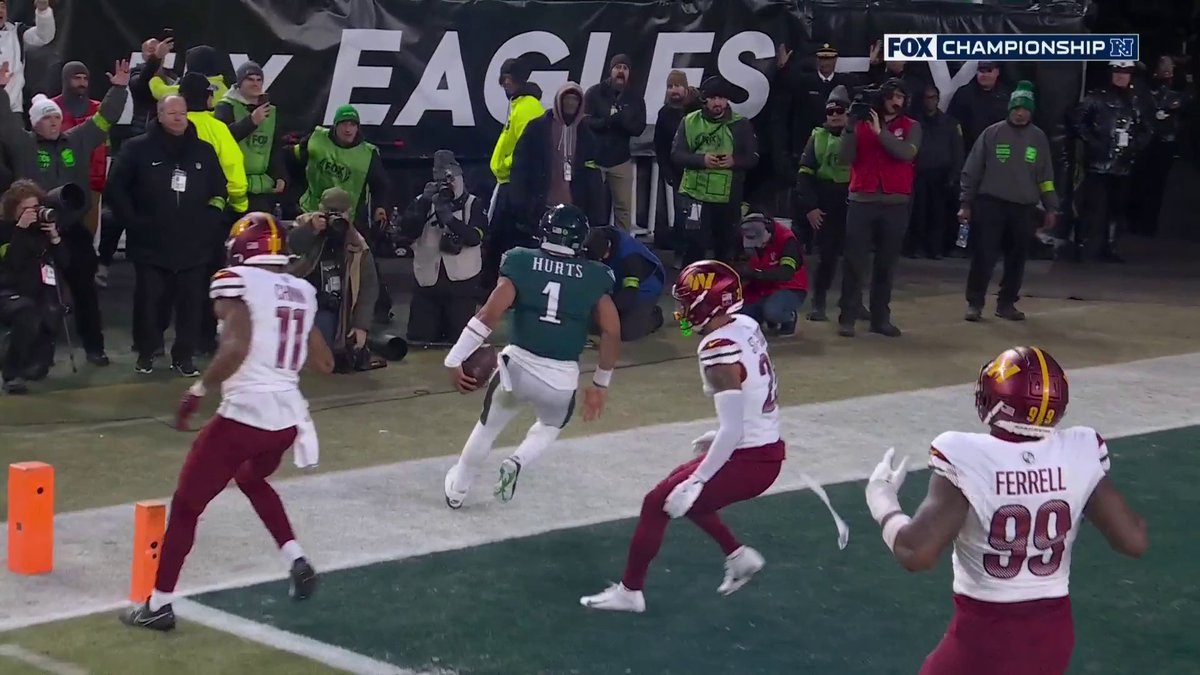 Jalen Hurts turns on the jets and finds the end zone for the TD!!! 🚀 📺: FOX