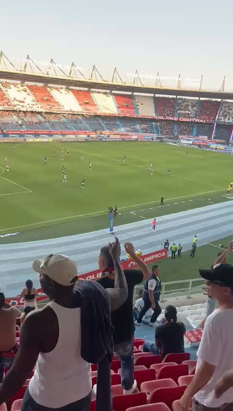 La hinchada de #DeportivoCali hoy en el estadio Metropolitano de Barranquilla ⚪️🟢