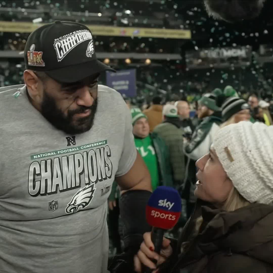 'How do you go from coach, to reporter?' 🤣 Phoebe Schecter's brilliant post-match interview with Jordan Mailata 🗣️