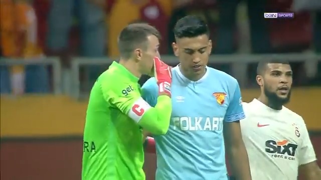 Göztepe forması giyerken fenerbahçe taraftarı bu maçta ‘maçı sattın bilerek gol yedin’ dedi, ailene küfürler etti, o sezon koşarak gidip fener forması giydin.. karakter ve omurga önemli.