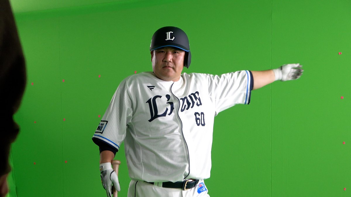 動画撮影で、お茶目な一面を見せる #中村剛也 選手！ 豪快なスイングの最後にご注目ください！ #埼玉西武ライオンズ #seibulions