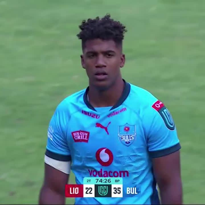 You've been waiting.. 🍿 Canan Moodie's 𝗠𝗔𝗦𝗦𝗜𝗩𝗘 tackle on Mannie Rass with isiXhosa commentary 💥 Maso and Mandisa behind the mic 🎙️