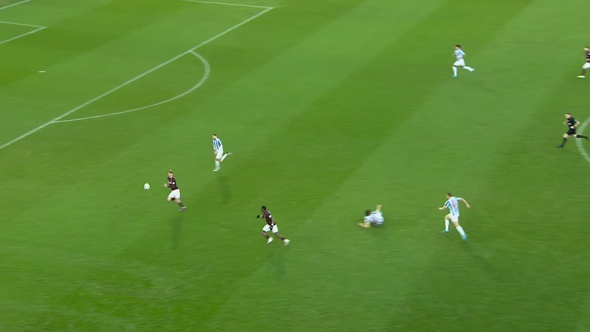🗣️ "The player who started in an offside position hasn't gone after the ball..." Dermot Gallagher says it was the right decision to let Hearts' opener against Kilmarnock stand 🔽