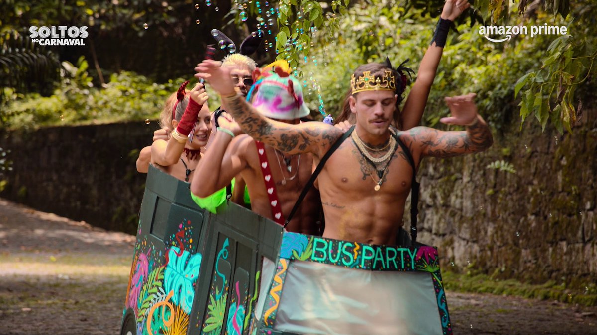 Minha nova fantasia de Carnaval, vem ai! Se é open bar, eu não sei. Mas é open treta! #SoltosnoCarnaval dia 14/Fev no meu streaming ✨