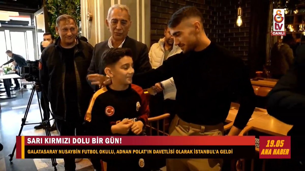 - Gitmek istediğin bir takım var mı? Yunus Akgün: "Yok ben Galatasaraylıyım!" (GS TV)