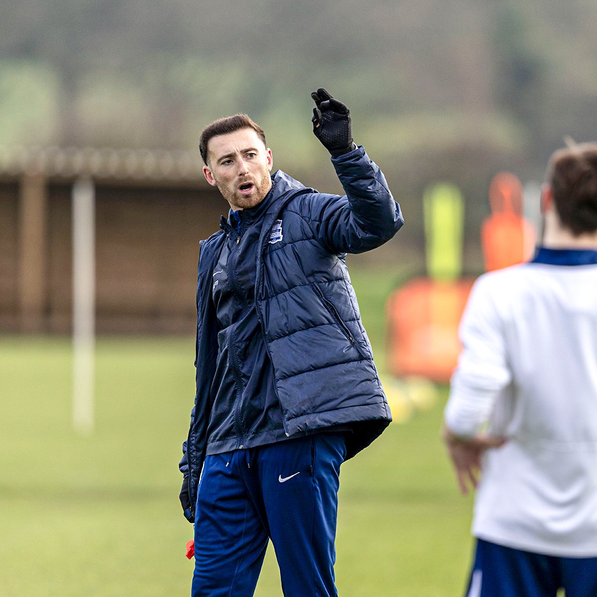 New Coaching Session 🚨 Birmingham City Academy individual development coach Danny Brain takes a group of Under-16 players through a session on getting in behind. Initially, Brain is assisted by Leon Clarke in taking six attackers through two practices that train their movement... 🔵🏃