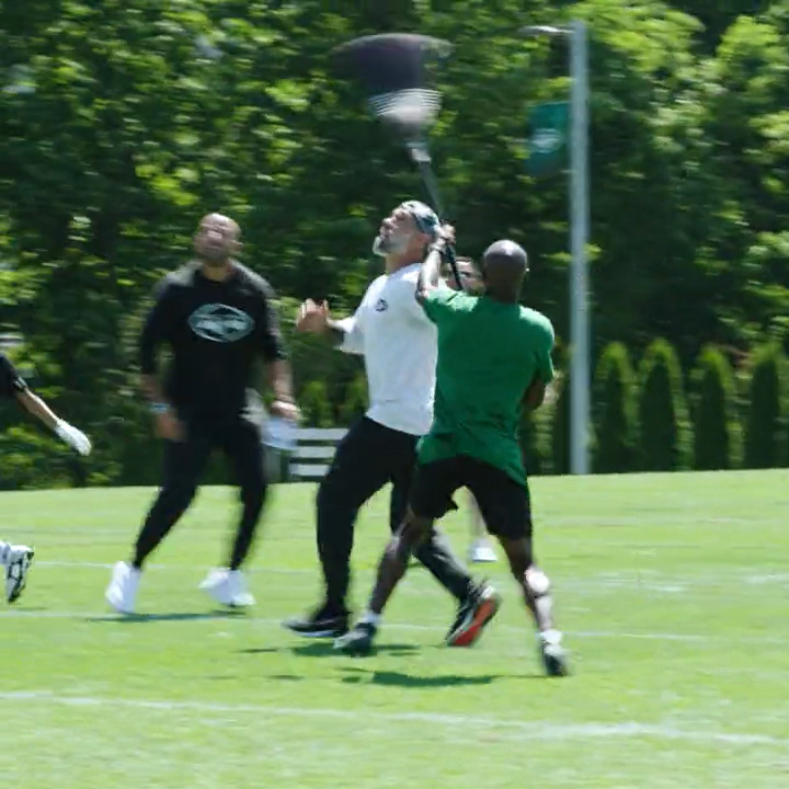 #49ers New Special Teams coordinator Brant Boyer takes a true hands on approach when it comes to coaching 😅 🎥: New York Jets