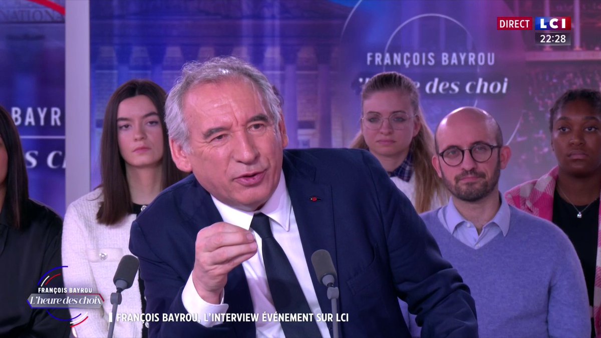 💬 "J'ai souvent dit que, pour moi, la mort n'existait pas. Je ne crois pas que les morts soient morts. Je crois à la vie." confie François Bayrou
