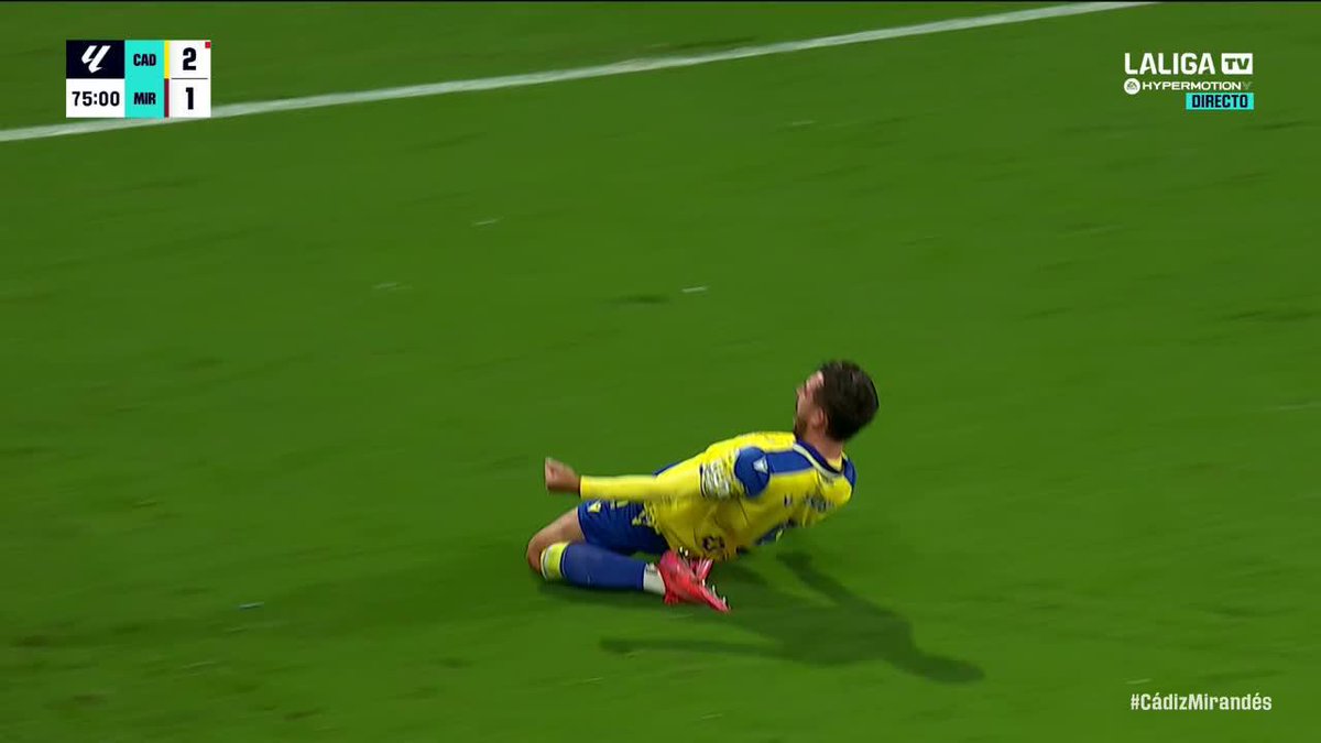 No sabe ni como le ha dado. Bueno sí, ha sido con el alma 💛 Víctor Chust y una victoria de pura resistencia para el Cádiz Club de Fútbol tras 40 minutos jugando con 10 🙌 #LALIGAHYPERMOTION