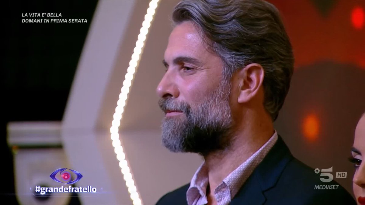 Il pubblico ha deciso che a dover abbandonare immediatamente la Casa è... Luca! #GrandeFratello