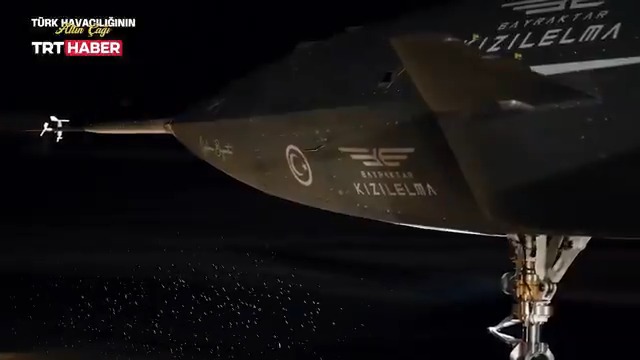 ✈️ Türkiye’nin ilk insansız savaş uçağı Bayraktar KIZILELMA’nın üretim prototipi motor çalıştırdı.