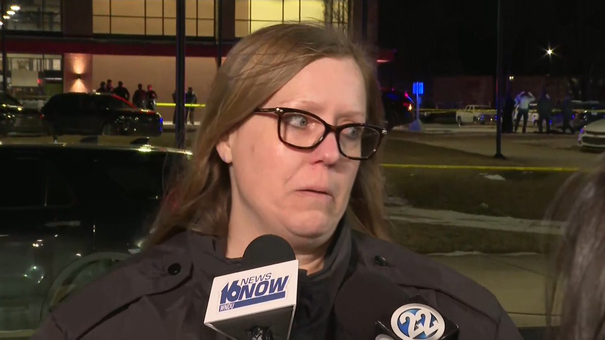 BREAKING: 3 dead, including suspect, &amp; 2 officers wounded after shooting inside grocery store in Elkhart, Indiana - police