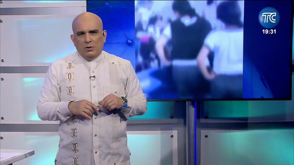 "A mí me enseñaron que, cuando el profesor habla, yo escucho", opina Mauricio Ayora, conocido como ‘Caterva’, al referirse al impase entre un estudiante y la directora de una institución educativa en el norte de Guayaquil, que se viralizó en redes sociales. Por este caso, la rectora fue separada de su lugar de trabajo. Más noticias en