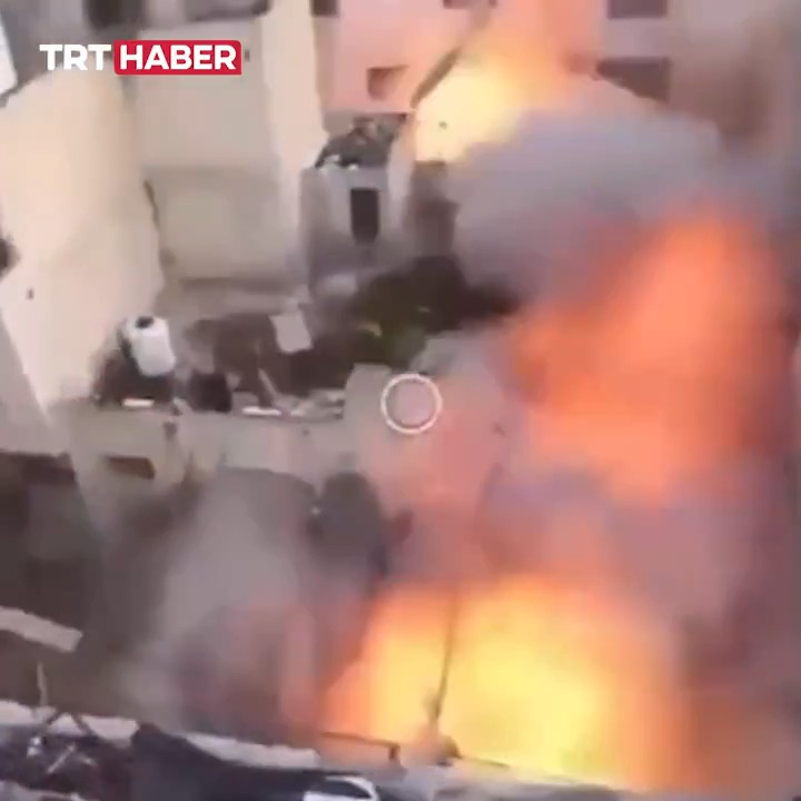Katil İsrail, Batı Şeria'nın Cenin kentinde bir evi böyle vurdu.