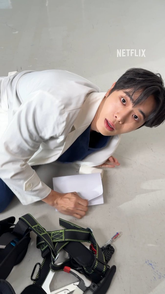 raise the salary of the person who planned Yang Jaewon who came out of Baek Kang hyuk’s pocket😭🤏