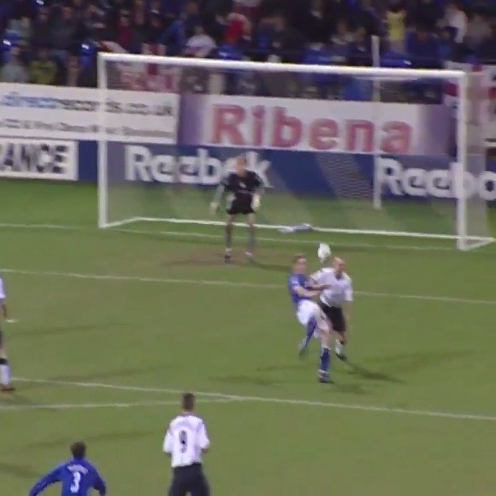 #OnThisDay 2003 David Moyes Everton beat Allardyce’s Bolton 2-1 at The Reebok. Steve Watson got both the goals for The Toffees. Here’s his wonder goal. Steve Watson “They can't believe it... he can't believe it!" #GoalOfTheDay #EFC #COYB #UTFT #Everton