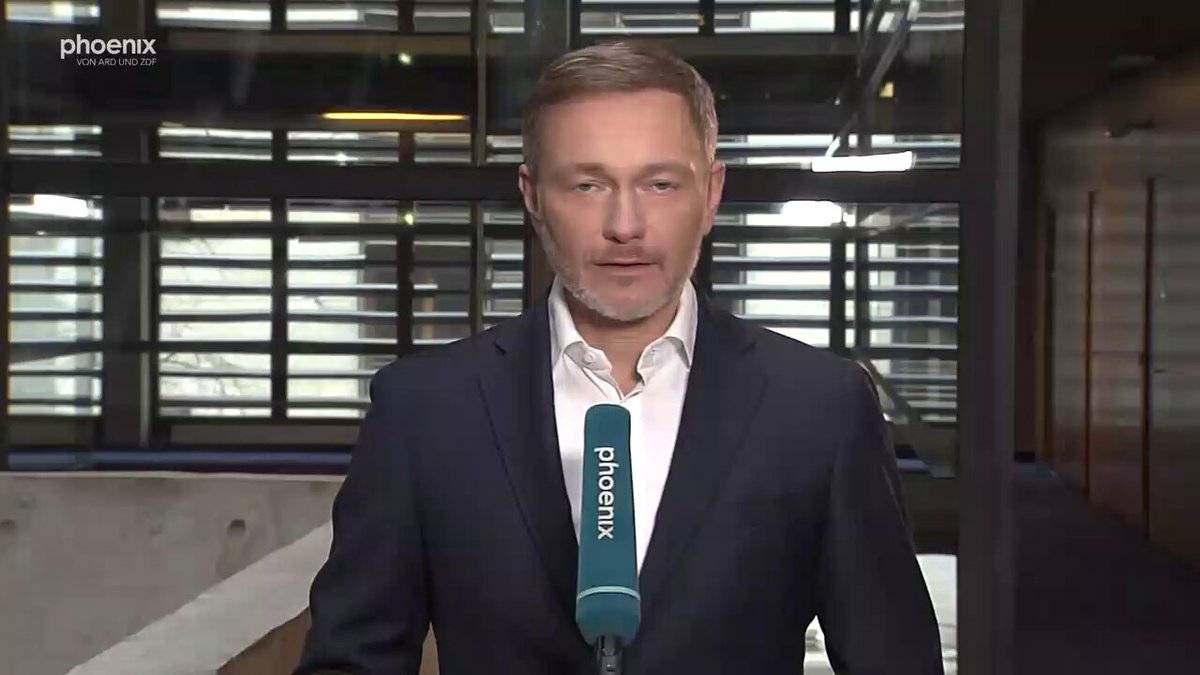 "Die FDP wird Anträge der CDU unterstützen, unabhängig davon, wer auch im Bundestag diese Anträge passieren lassen will", so Christian Lindner, Fraktion der Freien Demokraten. Weiter erklärt er, Deutschlands Weltoffenheit könne nur durch "Kontrolle und Konsequenz beim Zugang" verteidigt werden.