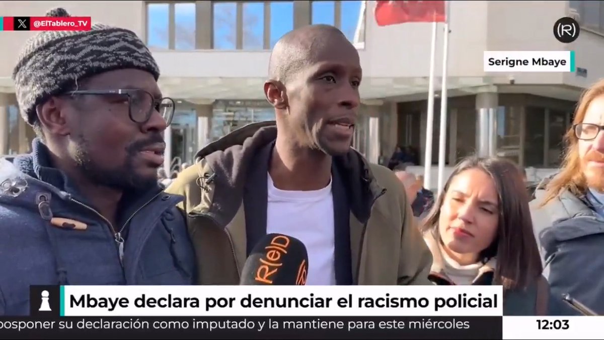 "Esta persecución policial, esta brutalidad policial, vamos a seguir denunciándola con toda la fuerza" Serigne Mbaye ha tenido que declarar hoy en los juzgados por sus críticas al racismo policial 📺 EL TABLERO |