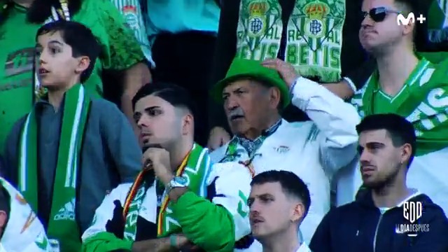 💚 Pasan los años y cada vez te queremos más, Rogelio. Real Betis Balompié 🌴💚 #ElDíaDespués