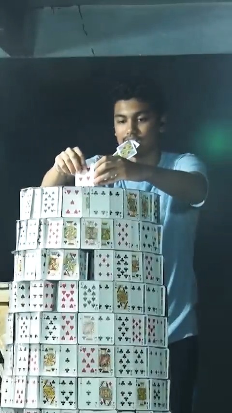 Check out the largest playing card structure, as featured in #GWR2025 📘