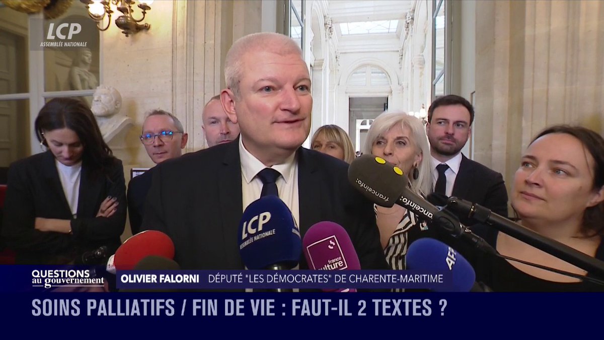 "Nous considérons tous que la #FinDeVie est une cause qui doit nous rassembler", déclare Olivier Falorni entouré de députés issus de 9 groupes. "Nous considérons que la scission en deux textes est un véritable risque de diversion pour masquer une volonté d'abandon". #QAG