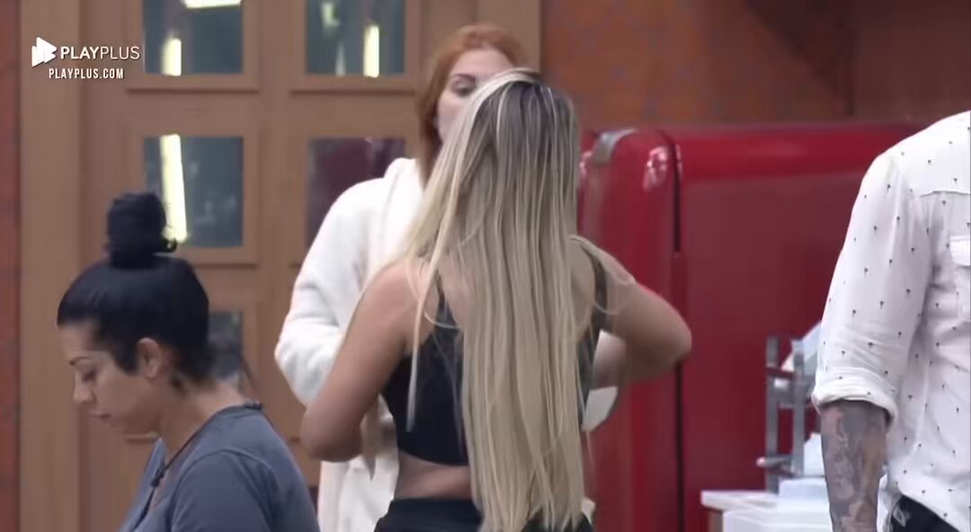 saudades de uma manhã caótica com muita baixaria em reality show.