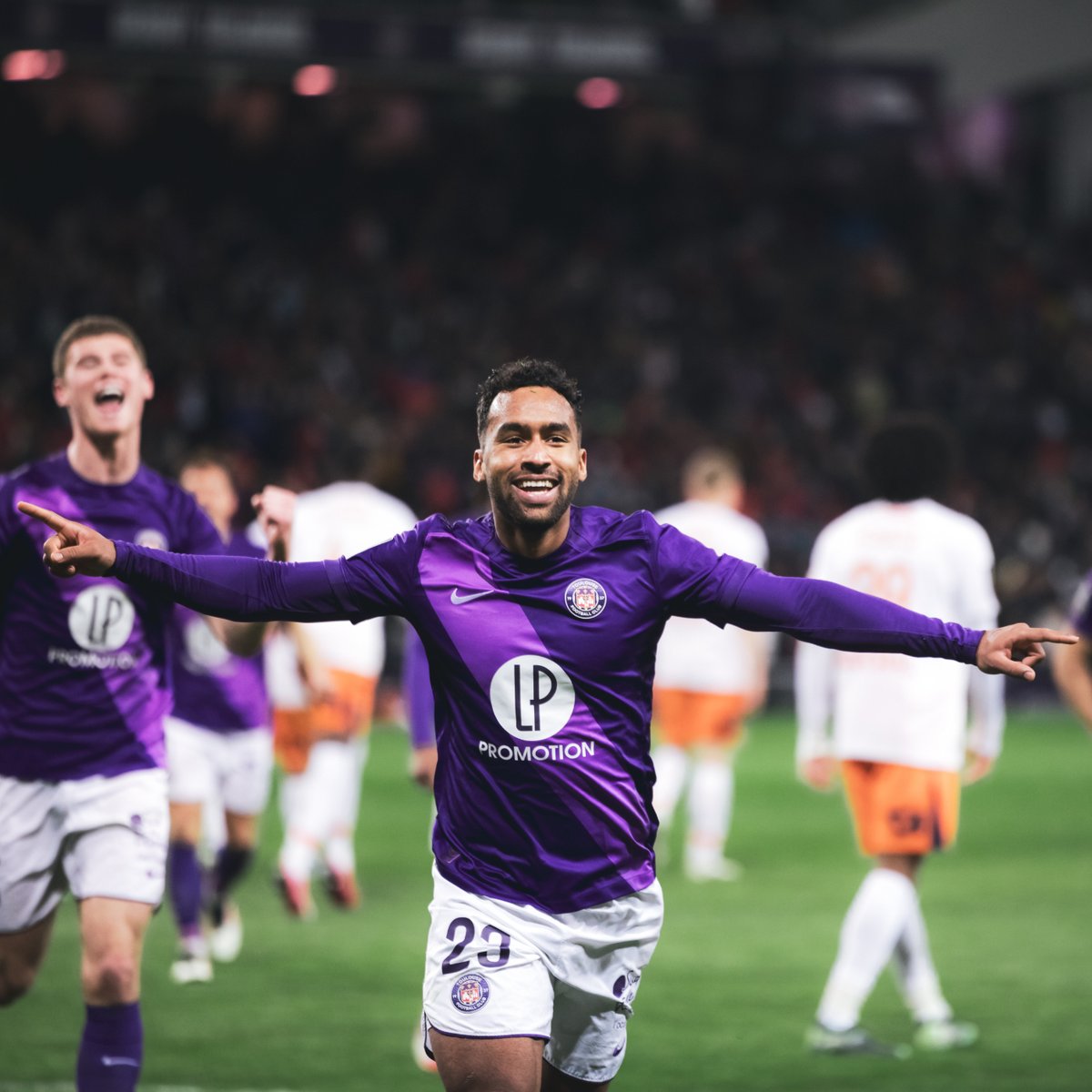 Un 50รจme match en Ligue 1 McDonald's et une nouvelle grosse performance pour Cristian Casseres Jr. ๐ 1 โฝ๏ธ 103 ballons touchรฉs ๐ฅ 28 passes vers le dernier tiers ๐ฅ 5 duels gagnรฉs ๐ฅ 6 ballons rรฉcupรฉrรฉs ๐ฅ Et cette grinta ๐ช๐