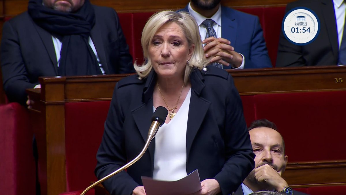 Elias avait quatorze ans. Vendredi dernier, il a été assassiné par deux mineurs pour un téléphone portable. Entendez-vous, Monsieur le Premier ministre, changer une stratégie pénale qui est un échec dramatique afin de protéger nos concitoyens et en particulier nos enfants ?
